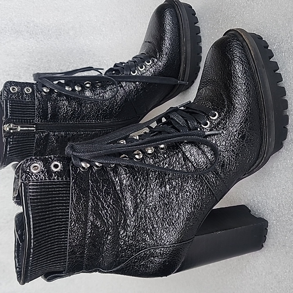 Vince Camuto Ermania Booties Size 7 Used